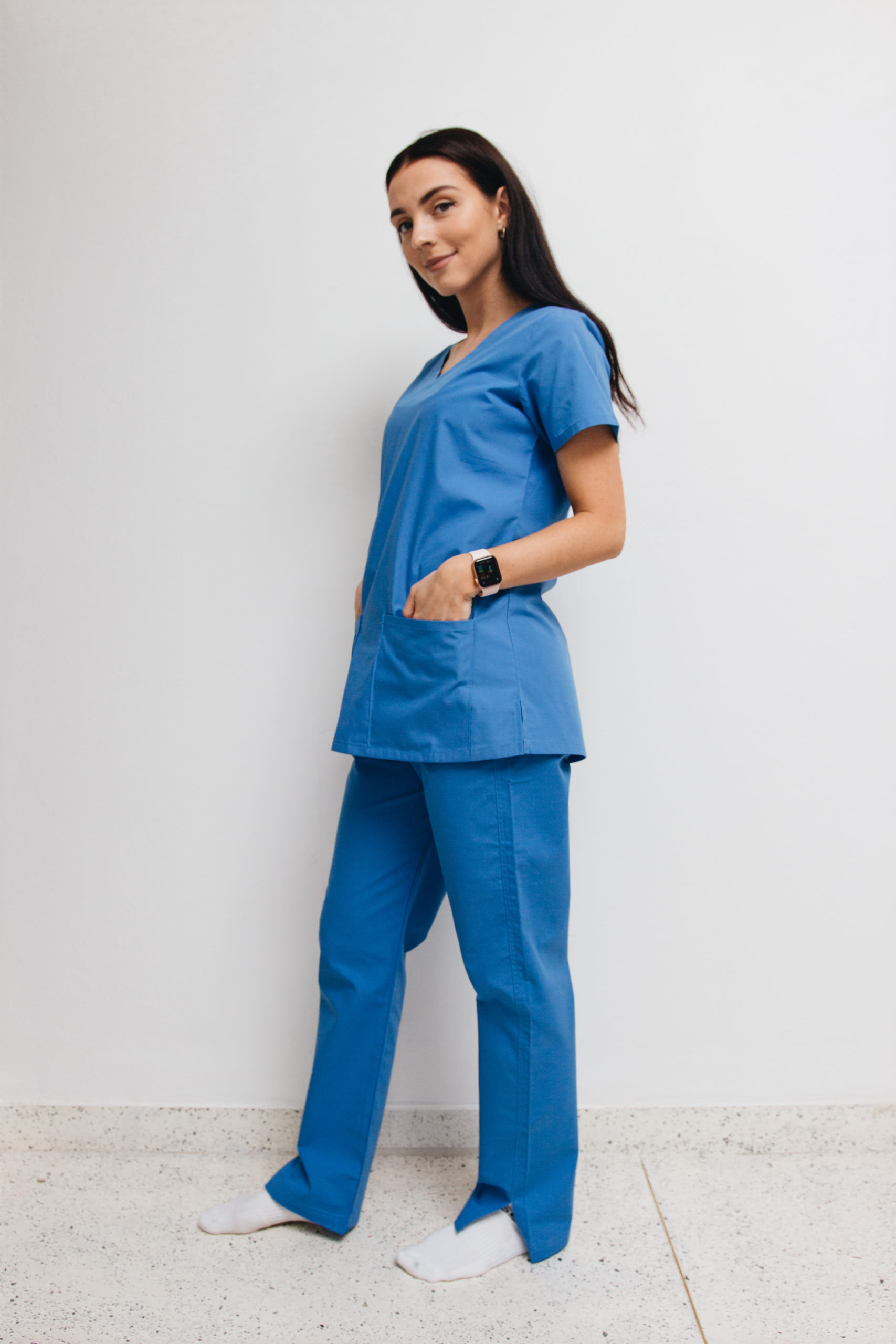 Women scrub set blue Y-neck - Image 4